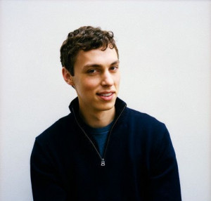 John Francis Daley HOLY SHIT I REMEMBER WATCHING HIM ON FREAKS AND ...