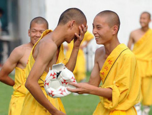 How Shaolin Monks Play Soccer (6 pics) - Picture #6
