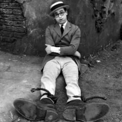 Harold Lloyd - Bio | Pics | Fans | Wiki | Quotes