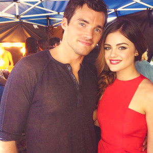 Ian-harding-lucy-hale-2012-teen-choice-awards.png