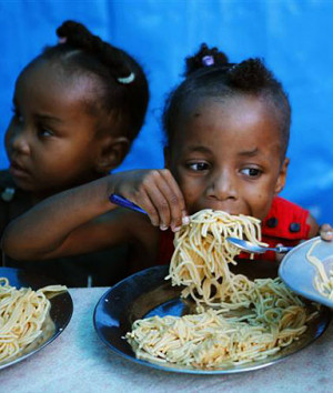 Children eat during a visit of Ann M. Veneman, UNICEF Executive ...