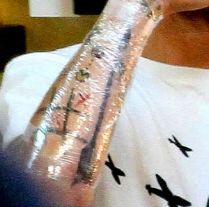 Louis Tomlinson Adds a Large Arrow Tattoo to His Growing Sleeve