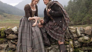 Jamie and Claire are sizzlin' in 2 new Outlander trailers, 18 stills ...