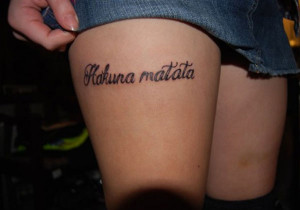 hakuna matata inked on thigh expresses a bold and confident attitude