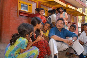 Sugata-Mitra-and-kids. 2013 TED prize winner. Self Organized Learning ...