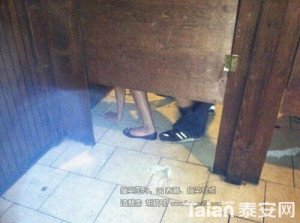 厕所里面偷拍的太色了