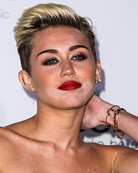 Miley Cyrus shows off her engagement ring at 'Maxim's 2013 Hot 100 ...