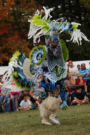 Fancy Dance | Redhawk Native American Arts Council Pow Wow Men's Fancy ...
