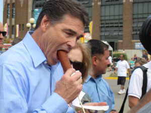 Now, take a look at Gov. Perry eating a corndog…