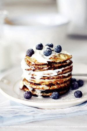 blueberry pancakes - I love this kind of food photography : the light ...