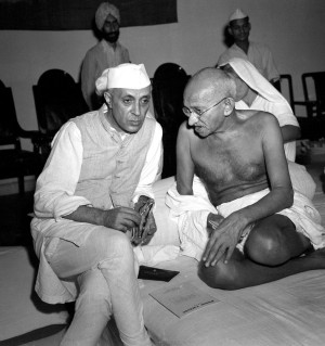 Description Gandhi and Nehru 1942.jpg