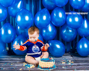 Chris-Cake-Smash-049-Edmonton-Family-Photograpny-Oilers-cake-smash.jpg