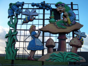 Photo_Alice_in_Wonderland_2006_01_Alice_and_Caterpillar.jpg