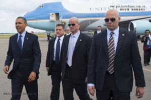 Re: Obama's Alien Bodyguard?? You decide.....