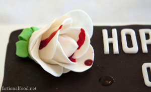 Yes, you guessed it: a cake for President Snow , complete with blood ...