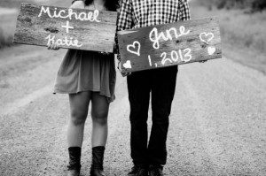 Cute engagement pic!! I would love to have sum similar to this.