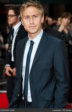 russell howard. funny. adorable. and looks mighty fine in a suit.