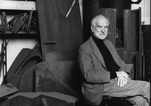 Anthony Caro si distacca presto dal suo maestro e dal figurativo e si
