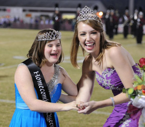 An Unexpected Prom Queen! (5 pics)