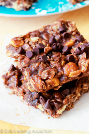 No-Bake Chewy Fudge Granola Bars - peanut butter, chocolate, so simple