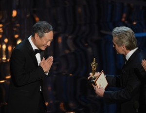 Oscars 2013 live: 'Argo' wins best picture; Daniel Day-Lewis, Jennifer