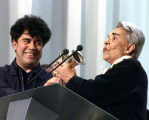 Mexican legend Chavela Vargas (R) receives an award from Spanish film ...