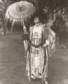 The unsinkable Molly Brown. Love the parasol! One of the originators ...
