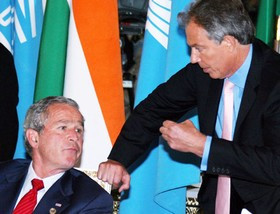 George Bush (l) and Tony Blair (r)