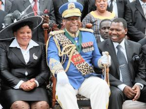 Wife of Zulu king ‘needs palace’