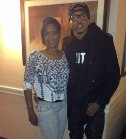 ... ! Awww he really does love his mama doe! Love it Auguste Alsina
