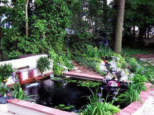 In the pictures you can see one planter to the right of the waterfall ...