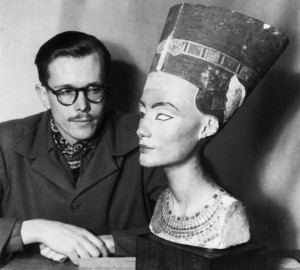 Kenneth C. Lindsay helps uncrate the famous bust of Queen Nefertiti ...