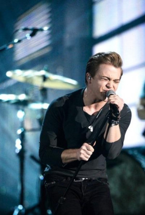 Hunter Hayes performs 