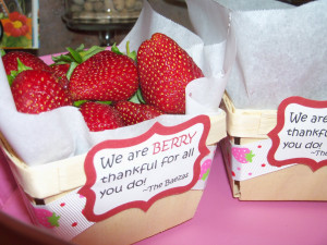 What a cute way to use our wooden berry baskets ! Who knew that ...