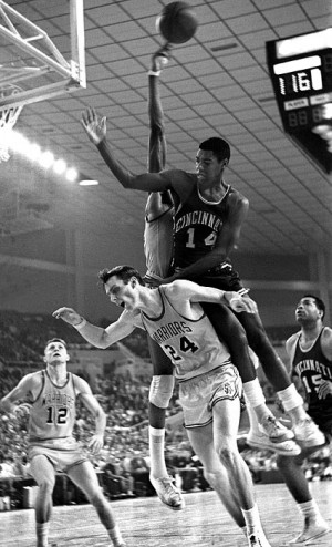 Re: Oscar Robertson's vertical leap - can touch the top of the square