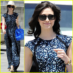 emmy-rossum-shows-off-curly-hair-after-salon-appointment.jpg