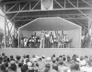 Bob Hope And Frances Langford Entertain The Troops At A Uso Show On ...
