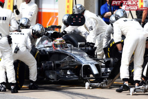 kevin magnussen den mclaren mp4 29 makes a pit stop formula one