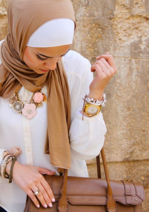 beige hijab: Statement Necklaces, Fashion Style, Color, White Style ...