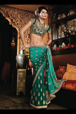Green Saree, Indian Gowns, Emeralds Green, Bollywood Fashion, Indian ...