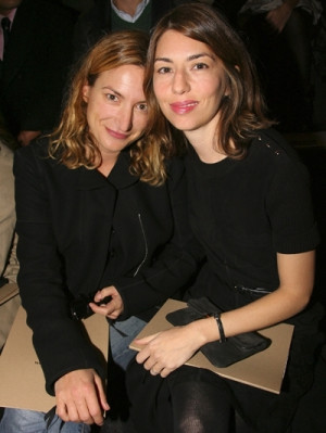 Zoe Cassavetes en Sofia Coppola - Celebrities @ Louis Vuitton S/S '09
