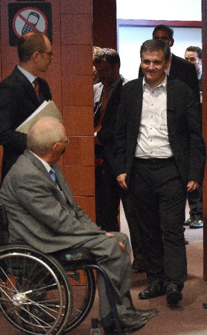 German Finance Minister Wolfgang Schauble (left) and Greece's Finance ...