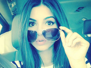victoria-justice-sunglass-selfie.jpg