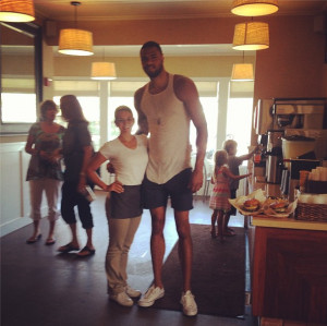 Tyson Chandler Shows Off His Skinny Legs in Photo with Fan