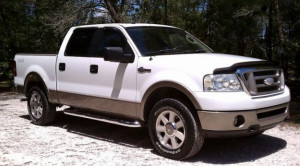 The 2006 Ford F-150 King has pretty plush interiors for a pick up ...