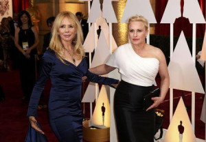 Rosanna Arquette (L) poses with her sister Patricia Arquette (R), best ...