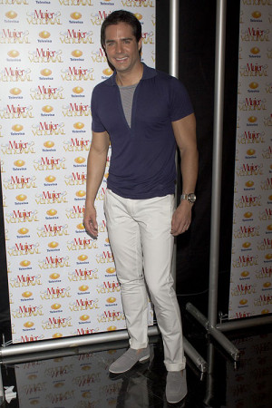 José Ron Un Galán Con Mucho Estilo El Actor Destaca Por Su Look ...