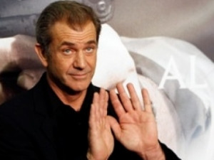 Mel Gibson finds comeback going tough