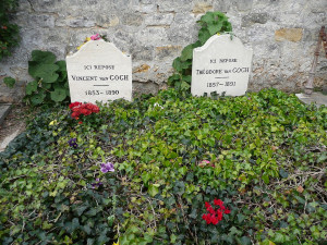 1024px-Graves_of_Vincent_and_Théodore_Van_Gogh