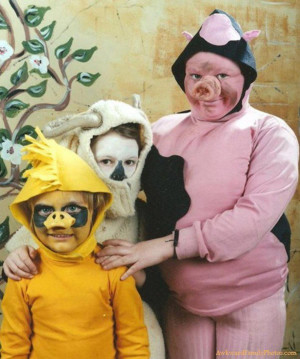 Awkward Family Photos celebrates Halloween with a collection of odd ...
